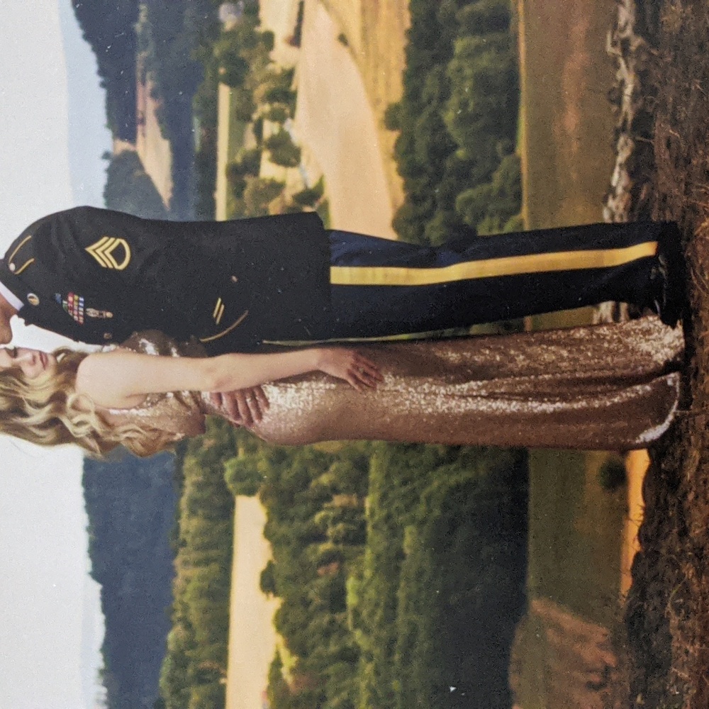 STUNNING Lulu's formal gown